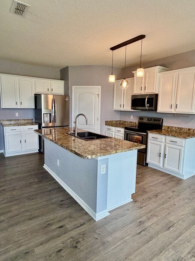 Building Photo - Spacious 5 Bedroom, 3 Bathroom Home with Flex Room, Loft & Pond View