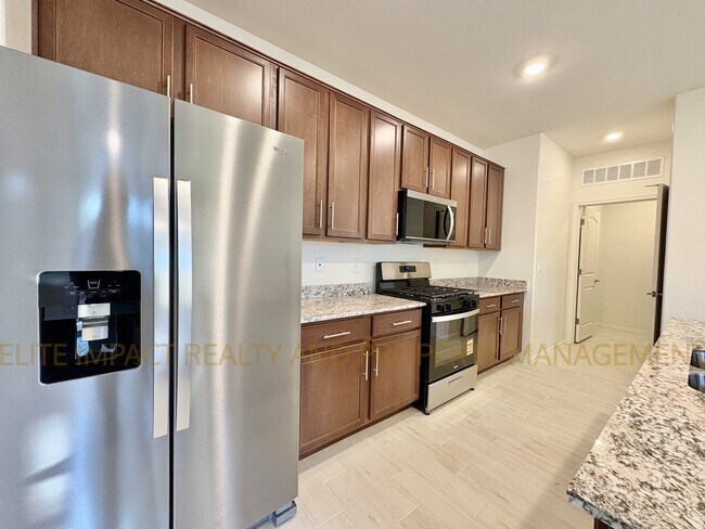 Building Photo - 9365 N Peridot Vis Ave