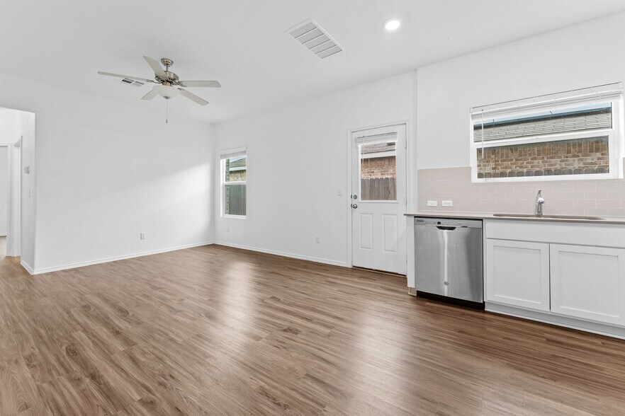 Building Photo - 129 Escondido Cir