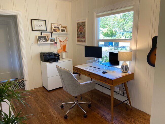 Bedroom 2 with en-suite half bath - 2034 Augustan Ave