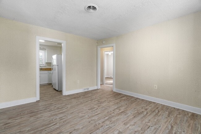 Building Photo - Portsmouth 2 bedroom -Ready Now