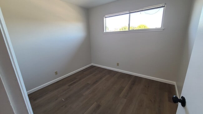 Building Photo - 1240 Juniper Dr