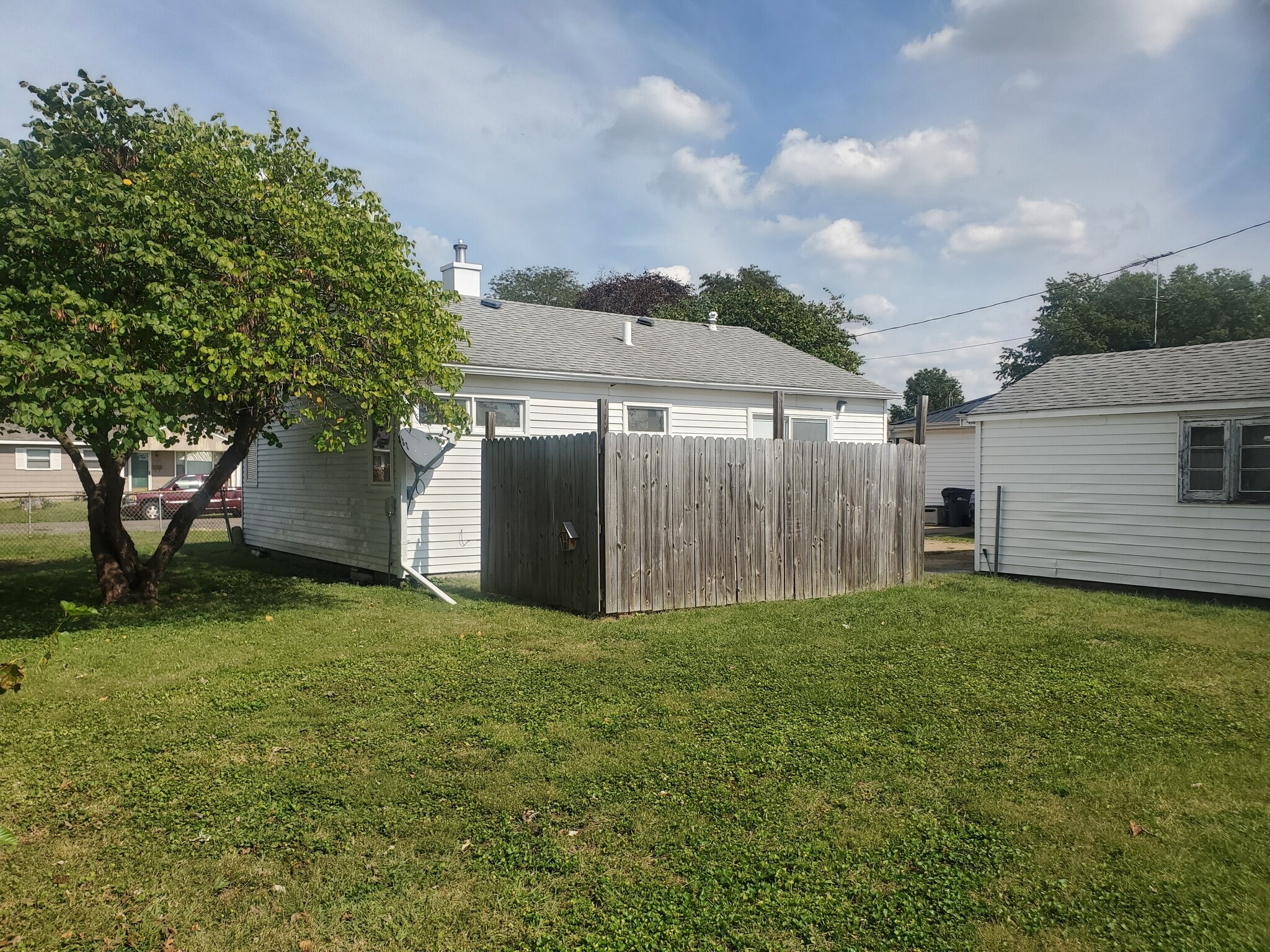 Building Photo - 1201 Hillary Ave