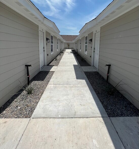 Main Walkway - 2120 Southridge Ave