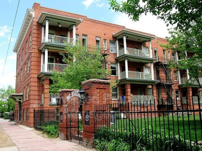 Building Photo - 1376 N Pearl St