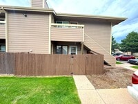 Building Photo - Cozy End-Unit Condo in Gated Community