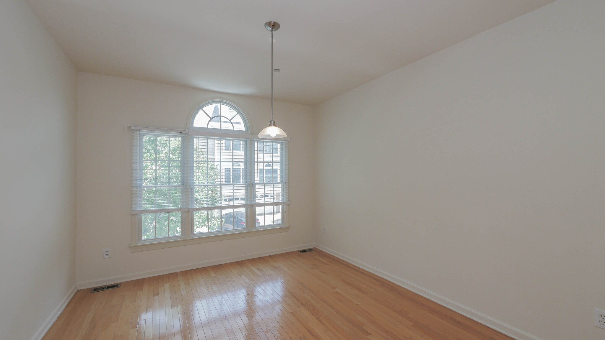 Building Photo - 4 Chelsea Ct