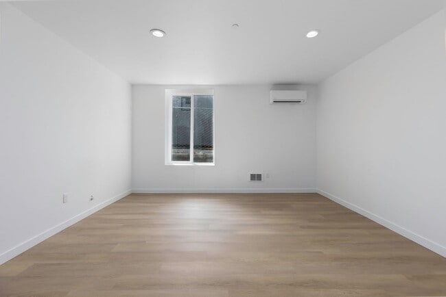 Interior Photo - Buena Vista