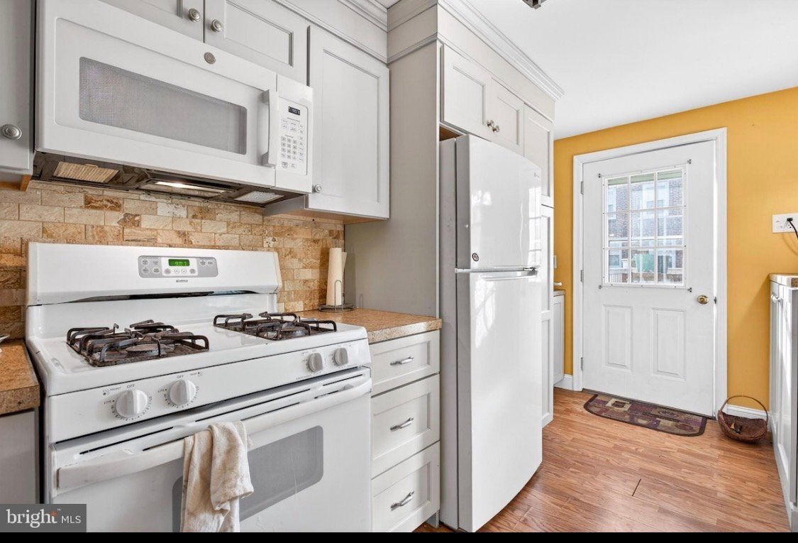 Building Photo - 304 Pine St