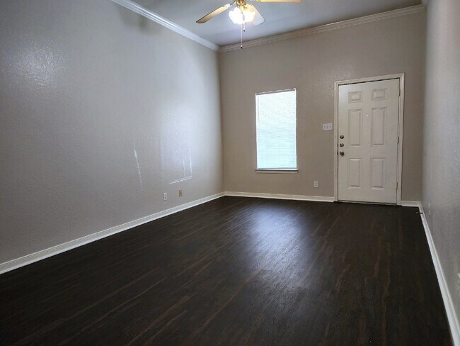 Building Photo - Act fast! Don't let this opportunity slip by. Contact us today to schedule your showing!