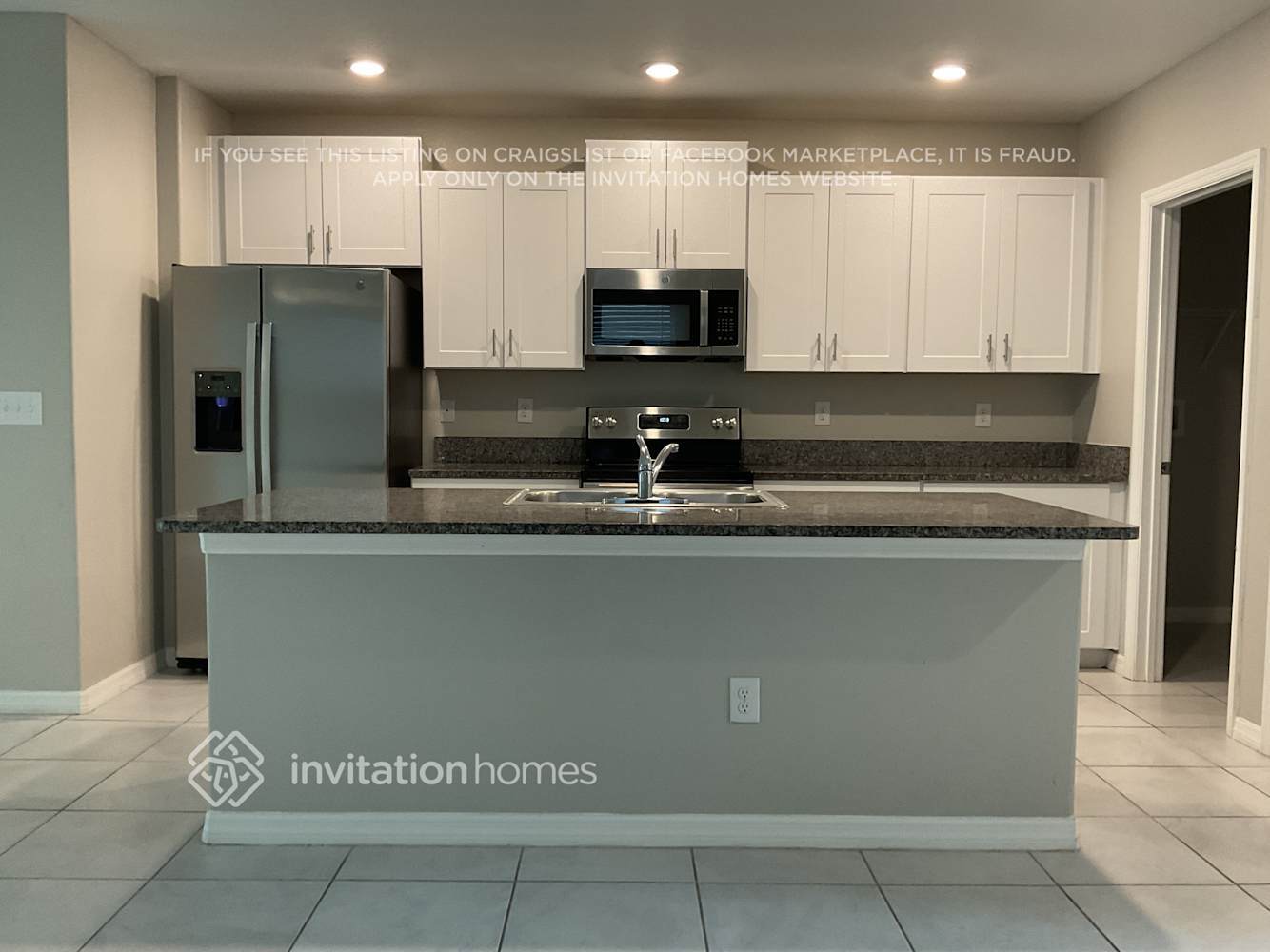 Building Photo - 2258 Jungle Dr