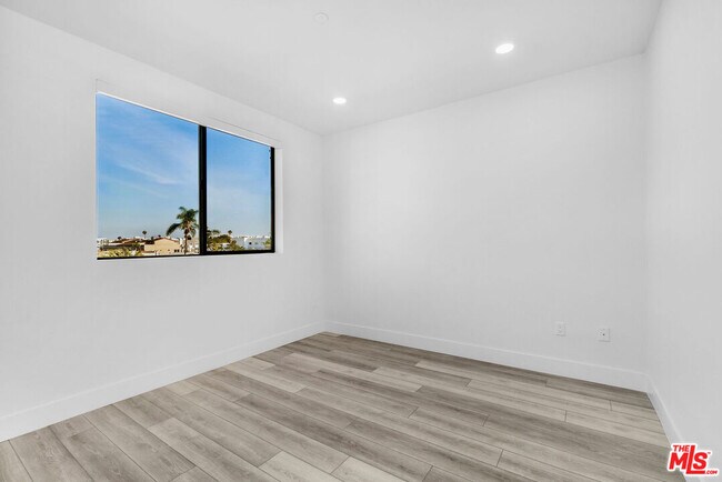 Building Photo - 3632 Keystone Av