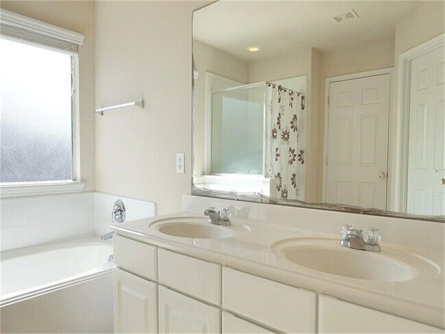Building Photo - 14427 Keystone Green Dr
