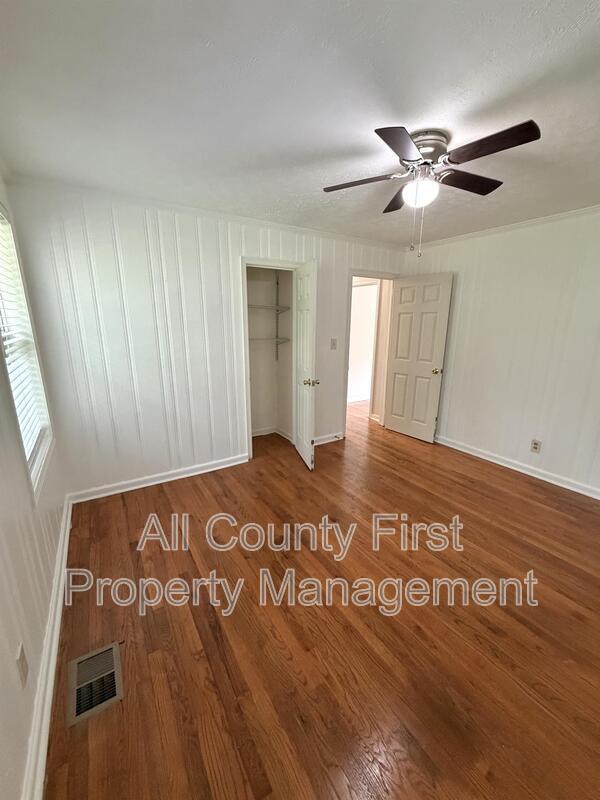 Building Photo - 2101 Holly Hill Dr