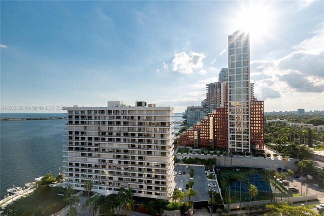 Building Photo - 1450 Brickell Bay Dr