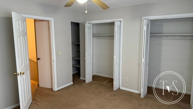 Building Photo - FALL MOVE-IN SPECIAL: 50% OFF 1st FULL MONTH'S RENT!**