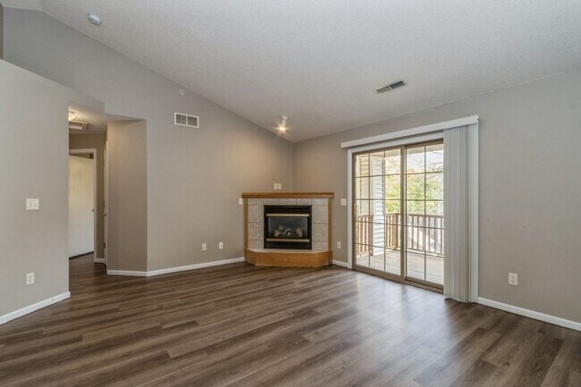 Building Photo - Updated 2 Bedroom with Garage and Off Street Parking Included!