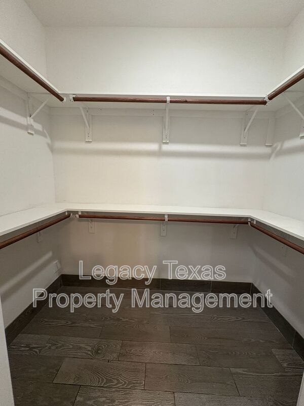 Building Photo - 216 Cleveland St