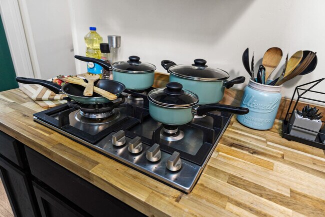 Building Photo - 5551 Churchward St