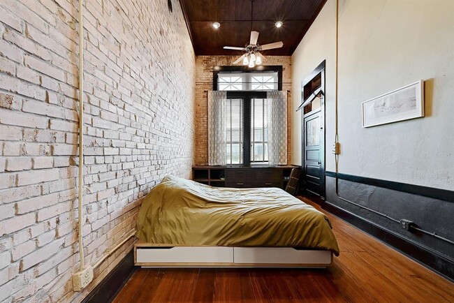 Building Photo - 104 Hoxie St