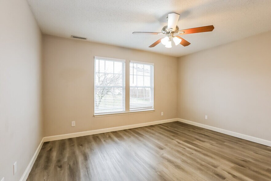 Building Photo - 6305 E Mariah Hill Ln