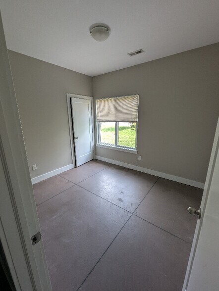 Building Photo - 5502 N Edwards Cir