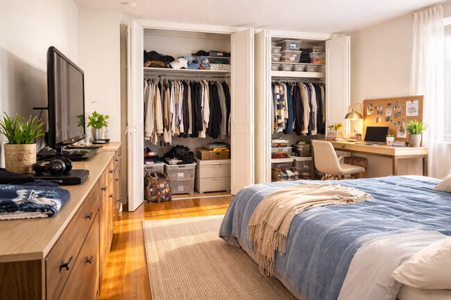 Building Photo - 166 Lake Shore Rd