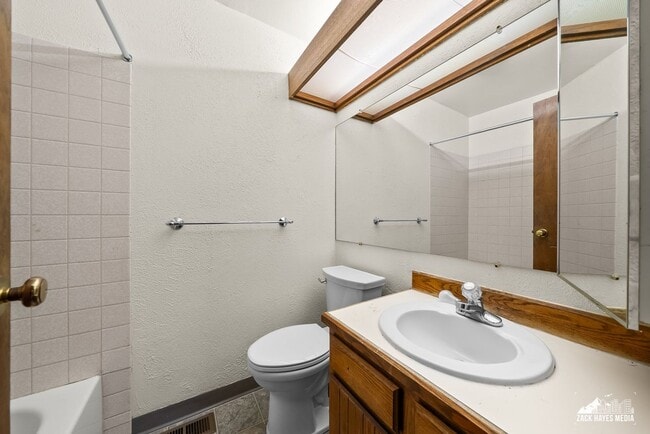 Building Photo - 7242 Foxridge Cir
