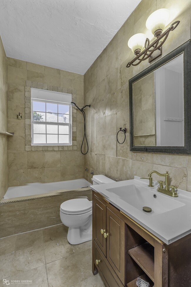 Building Photo - 409 Forest