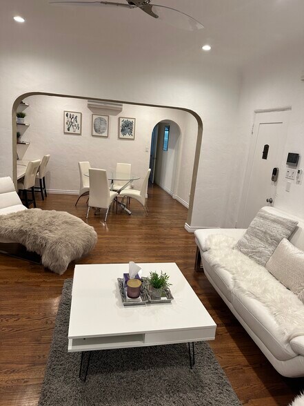 Building Photo - 1416 S Crest Dr