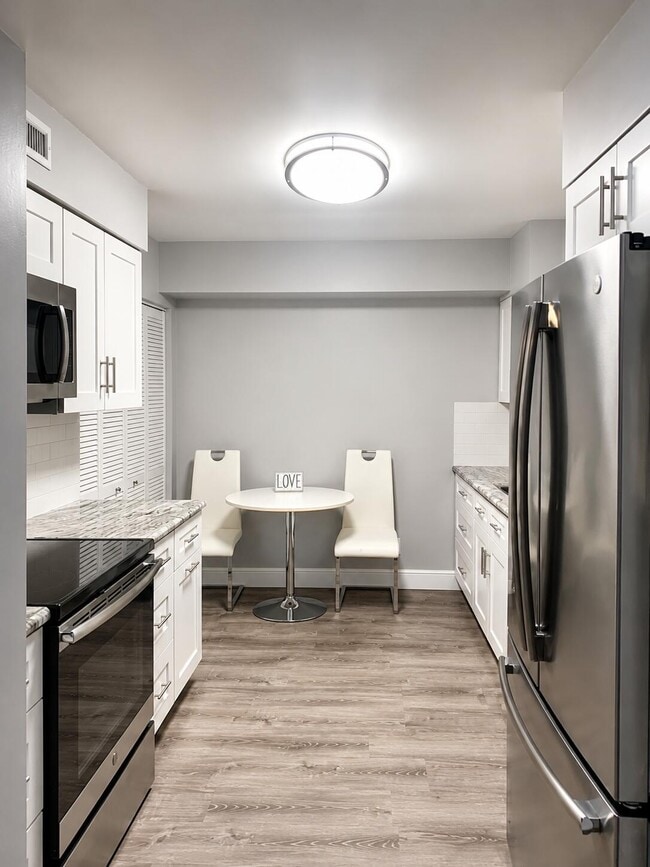 Building Photo - 950 Egret Cir