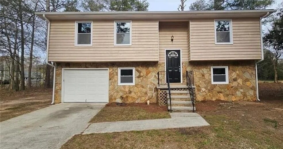 Building Photo - 1325 Classic Dr NE