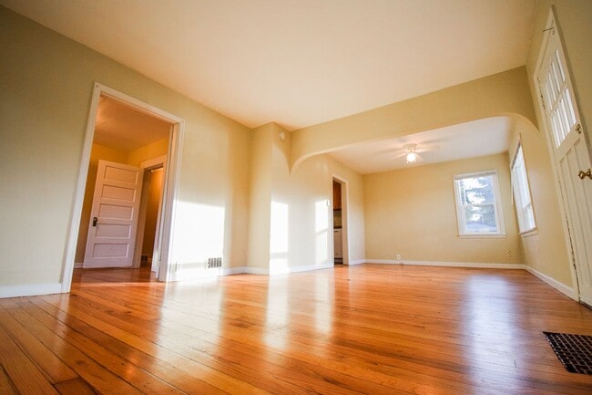 Building Photo - Charming Vintage 2bdrm Home on a Large Lot! Large Basement for storage!