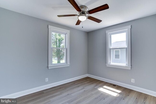 Building Photo - 1227 Tyler Ave