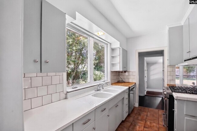 Building Photo - 512 Carrison St