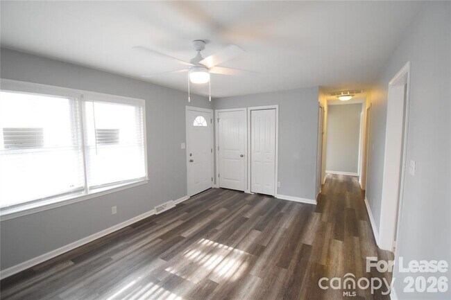 Building Photo - 924 Edgegreen Dr