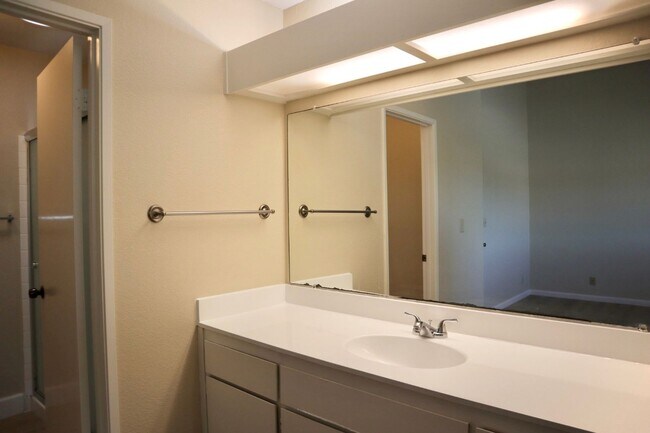 Building Photo - Splendid 3-bedroom home + Bonus Loft located in Fremont! – New flooring!