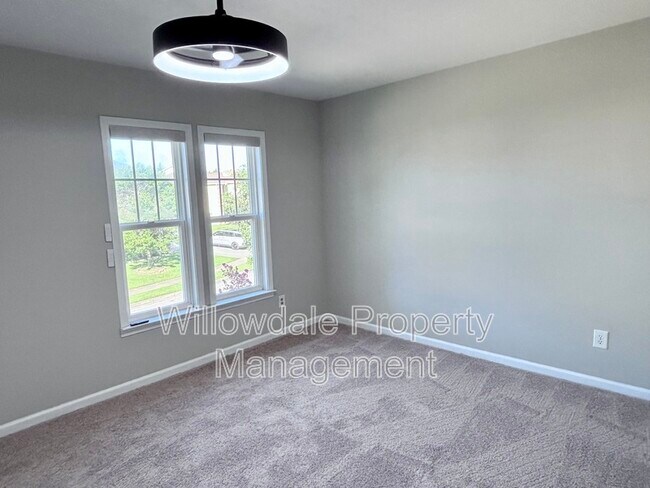 Building Photo - 624 Piper Stream Cir