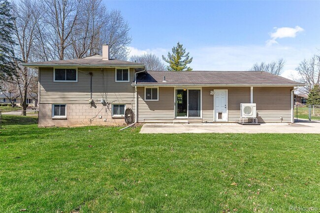 Building Photo - 25690 Glamorgan Dr