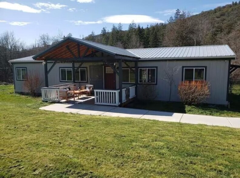 Building Photo - 6554 OR-238