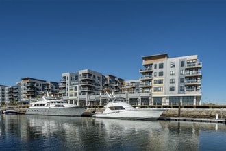 Building Photo - Windsor Marina Bay