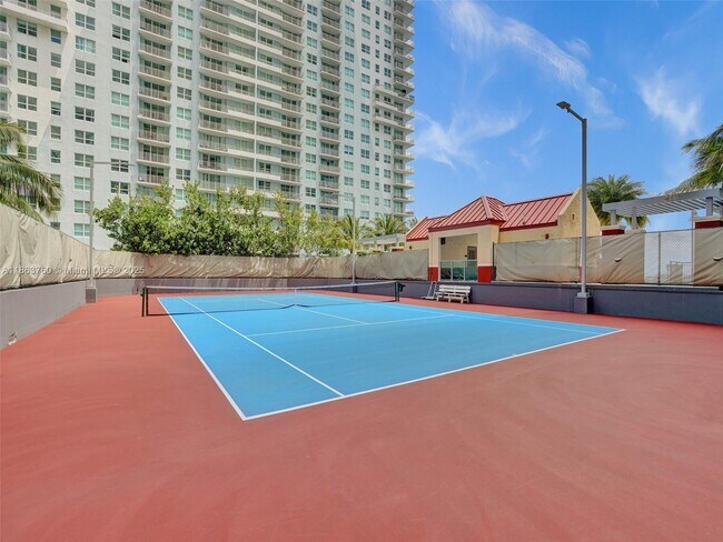Building Photo - 1155 Brickell Bay Dr