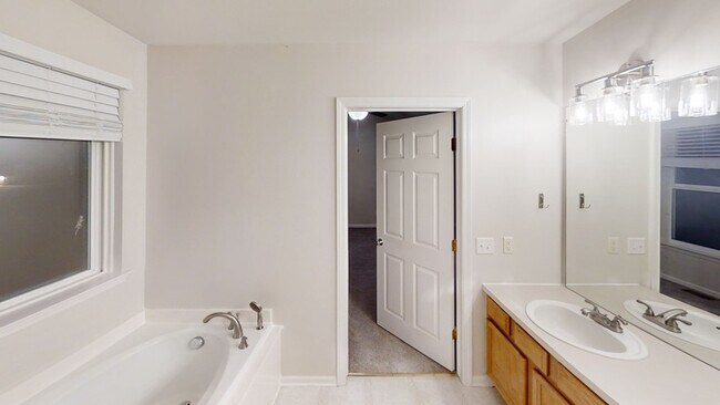 Building Photo - 10156 E Avondale Cir