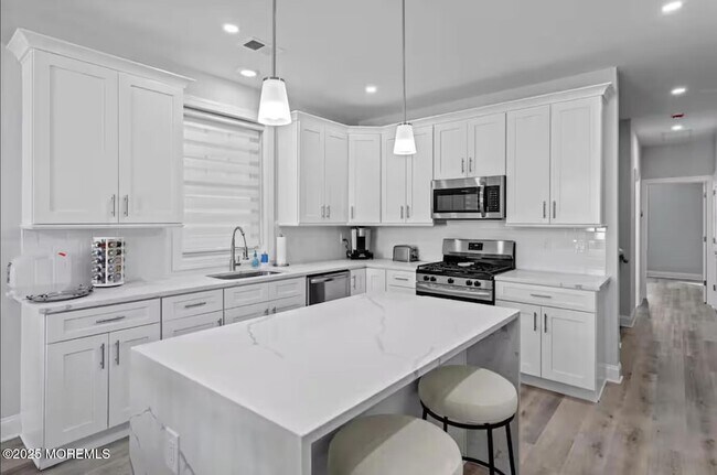 Building Photo - 207 Carteret Ave