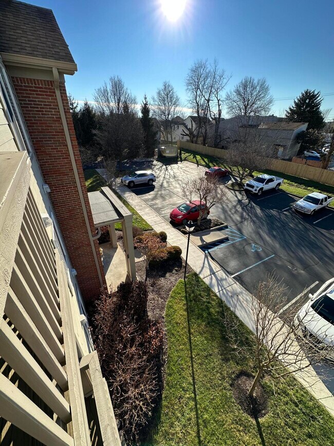 Building Photo - 600 Vincent Way