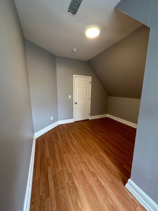 Building Photo - 90elm