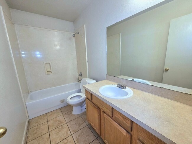 Building Photo - AVAILABLE NOW! -$100 OFF MOVE IN SPECIAL  ...