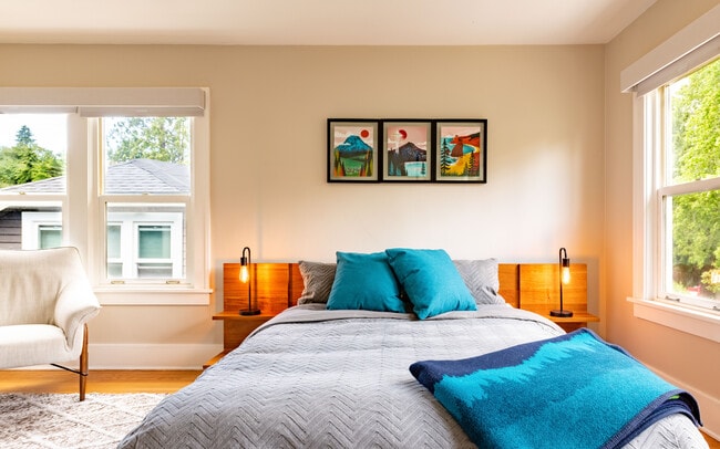 Building Photo - 1942 Boyer Ave E