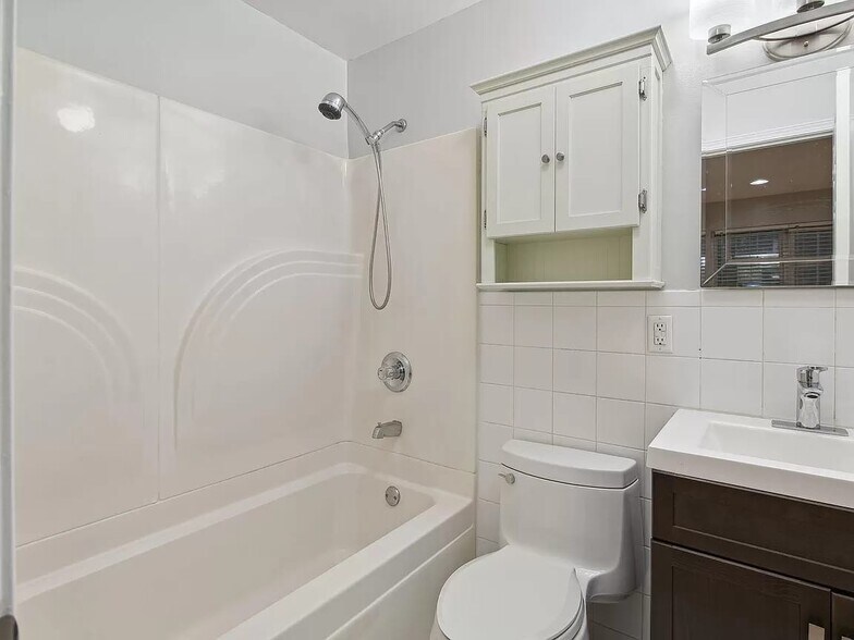 Building Photo - 275 Hamilton Pl