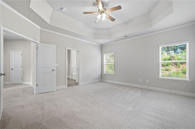 Building Photo - 33 N Village Cir